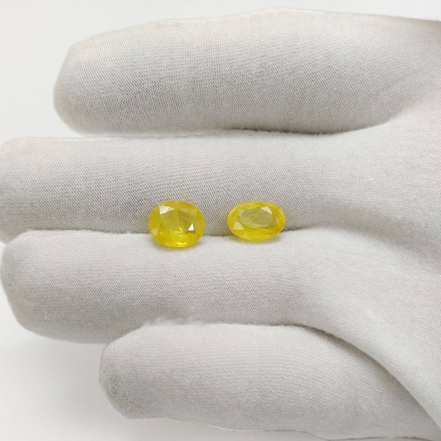 Natural Yellow Sapphire (Nigeria) (Heated) Oval Faceted (4.14 Cts. / 4.50 Ratti)