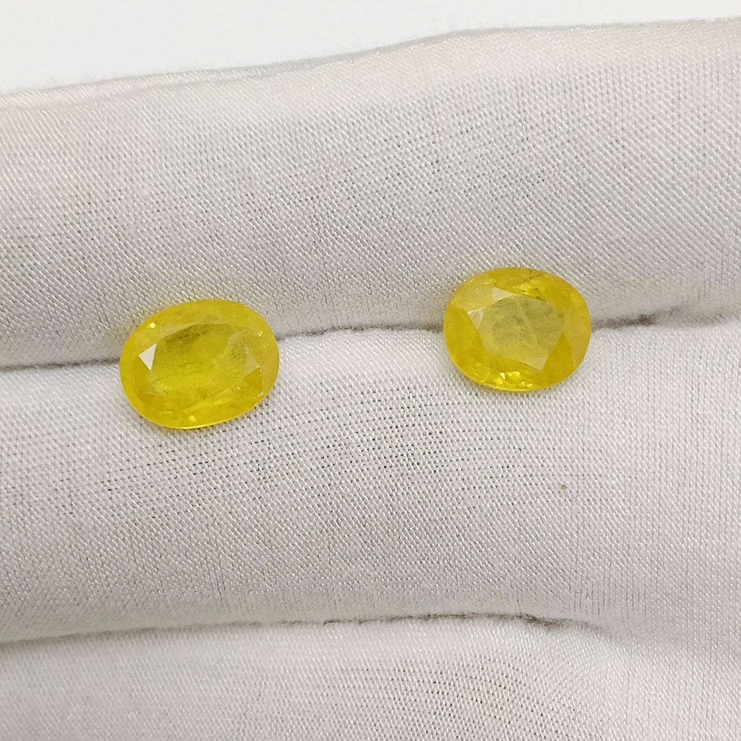 Natural Yellow Sapphire (Nigeria) (Heated) Oval Faceted (4.21 Cts. / 4.50 Ratti)