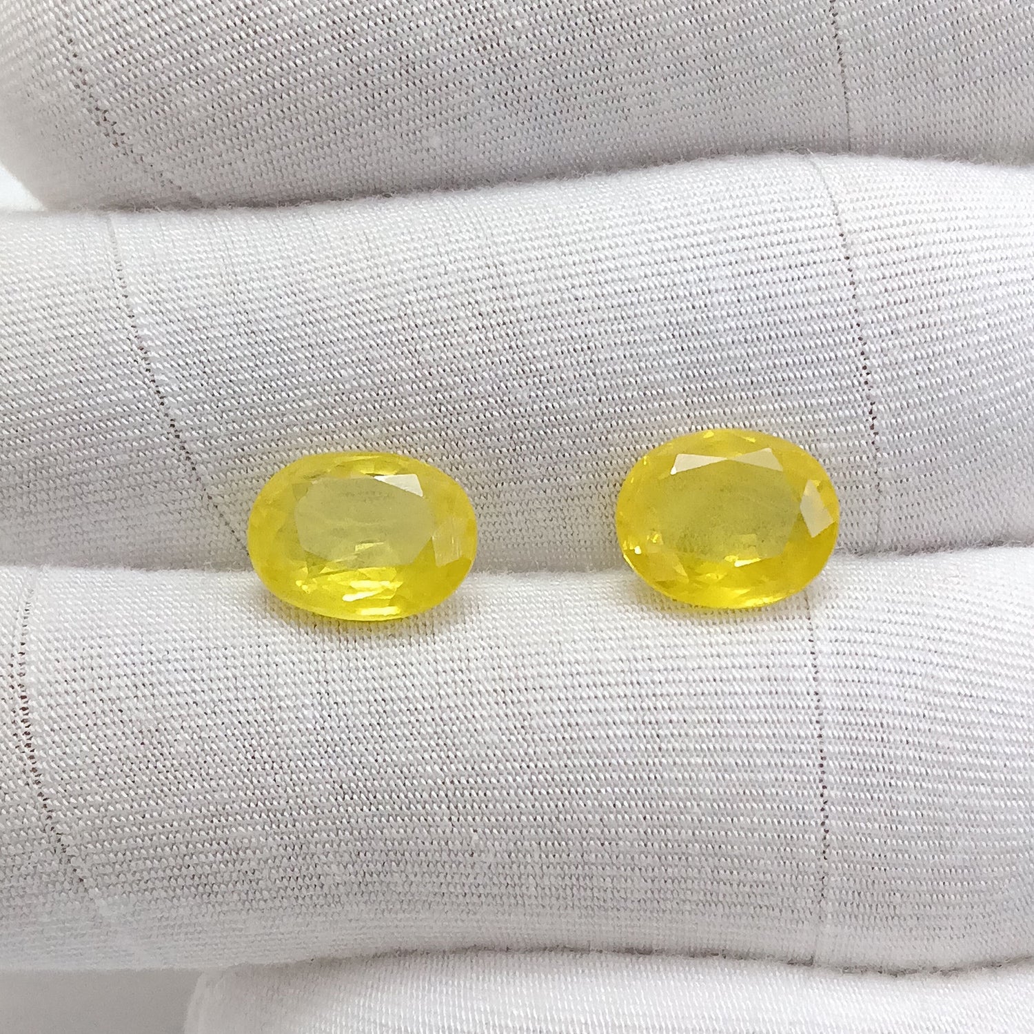 Natural Yellow Sapphire (Nigeria) (Heated) Oval Faceted (4.34 Cts. / 4.75 Ratti)