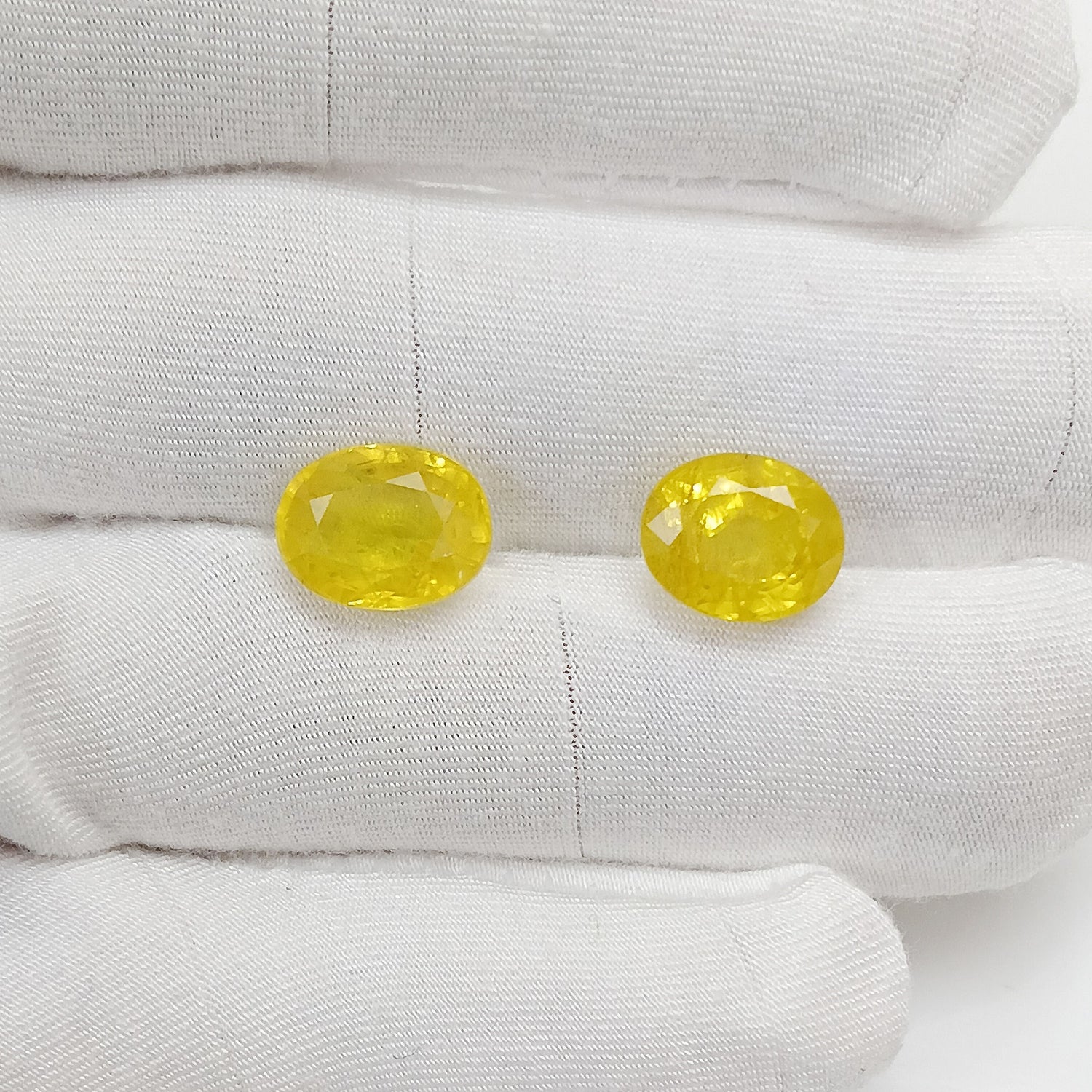 Natural Yellow Sapphire (Nigeria) (Heated) Oval Faceted (4.39 Cts. / 4.75 Ratti)