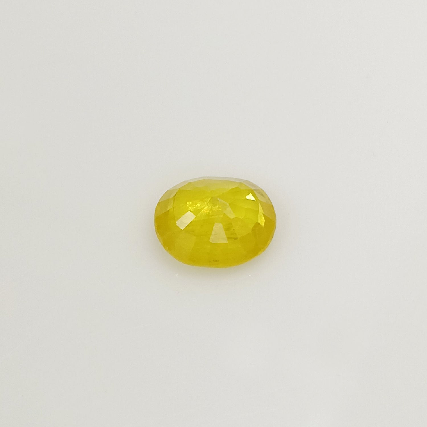 Natural Yellow Sapphire (Nigeria) (Heated) Oval Faceted (4.43 Cts. / 4.75 Ratti)