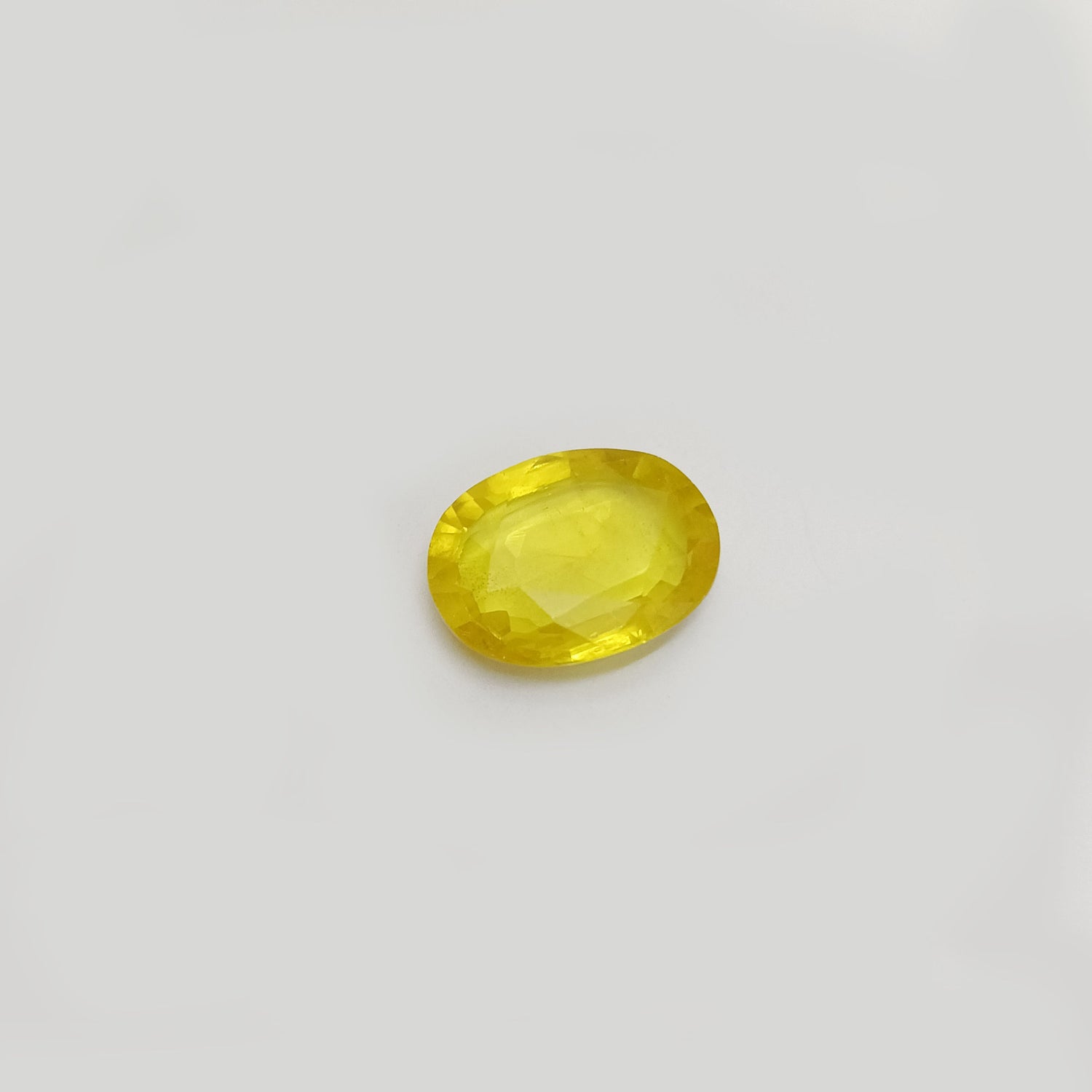 Natural Yellow Sapphire (Nigeria) (Heated) Oval Faceted (4.53 Cts. / 5 Ratti)