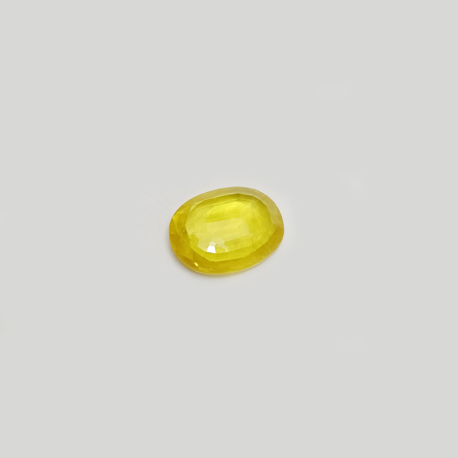 Natural Yellow Sapphire (Nigeria) (Heated) Oval Faceted (4.53 Cts. / 5 Ratti)