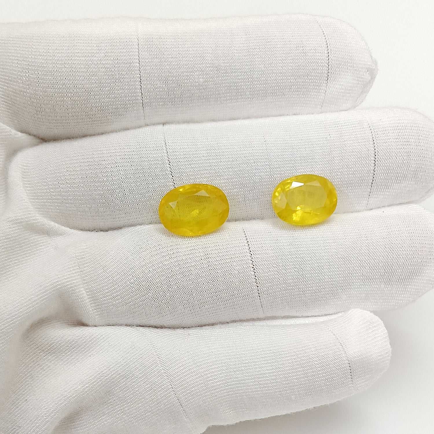 Natural Yellow Sapphire (Nigeria) (Heated) Oval Faceted (4.59 Cts. / 5 Ratti)