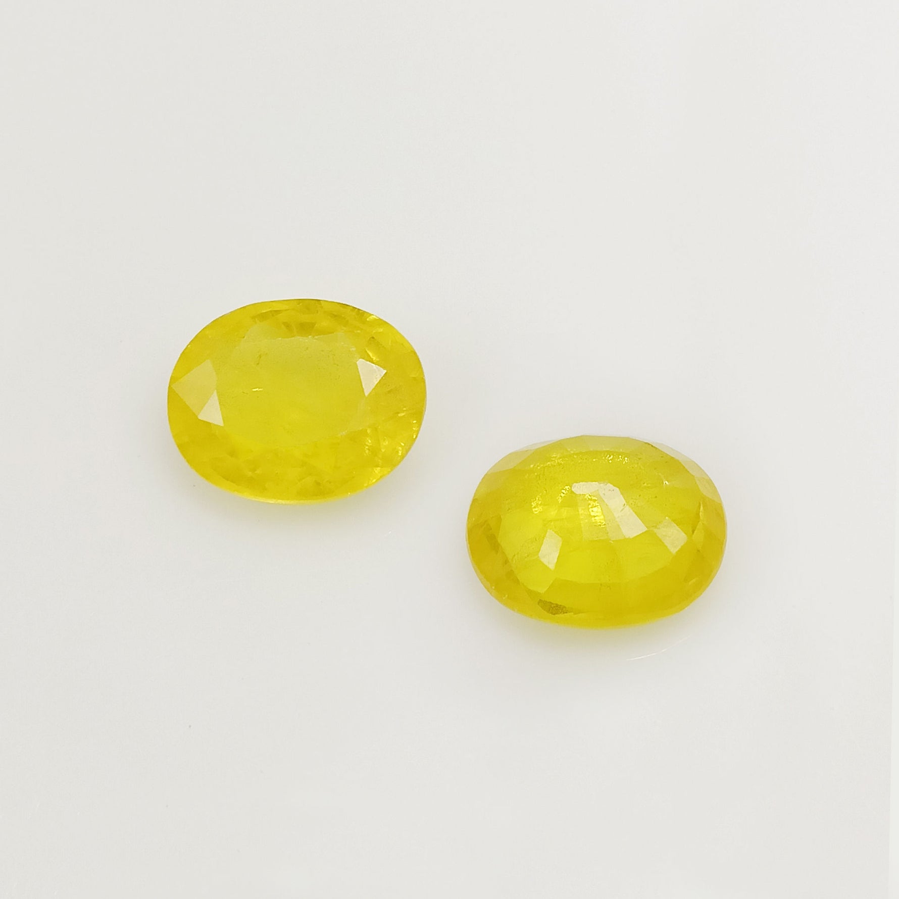 Natural Yellow Sapphire (Nigeria) (Heated) Oval Faceted (4.61 Cts. / 5 Ratti)