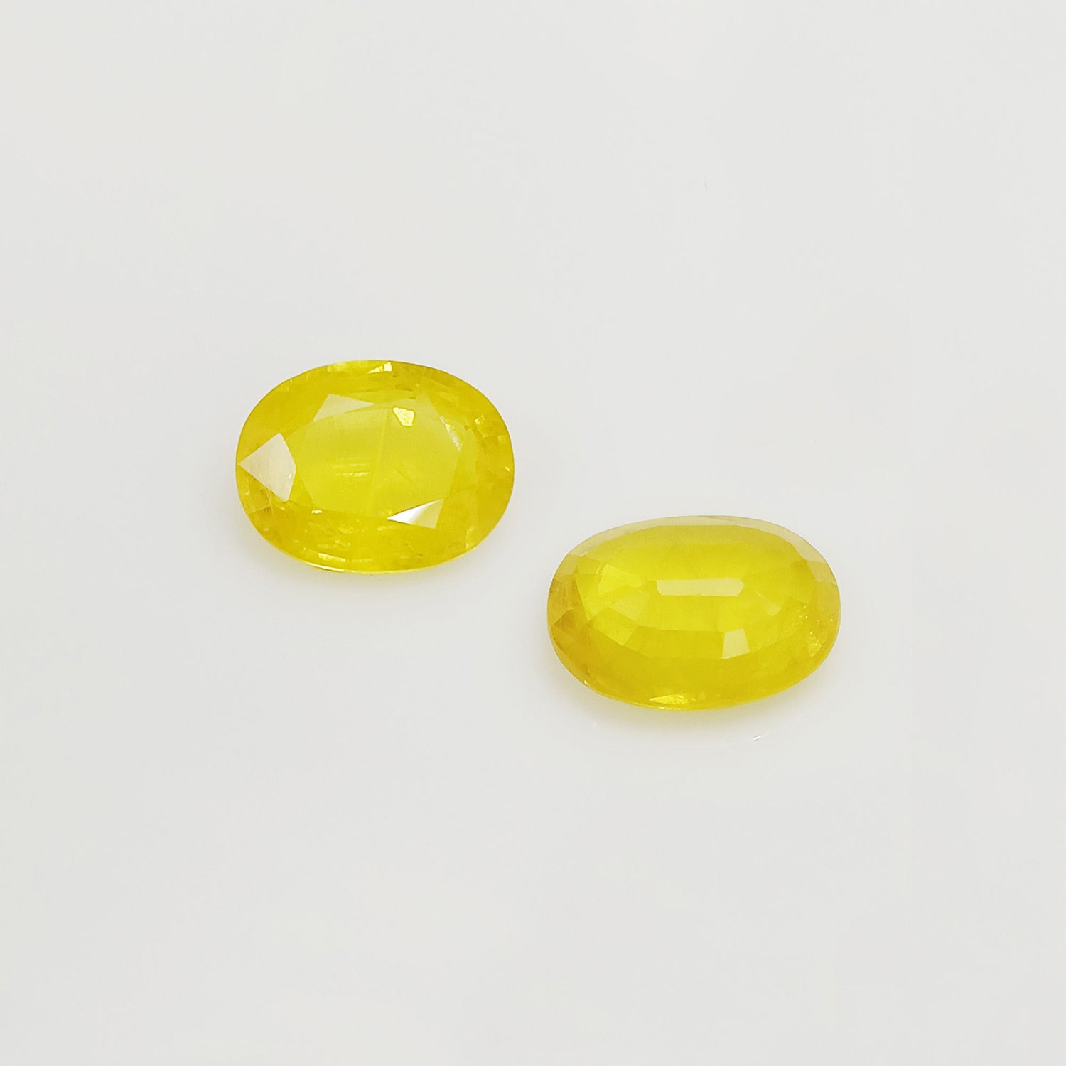 Natural Yellow Sapphire (Nigeria) (Heated) Oval Faceted (4.61 Cts. / 5 Ratti)