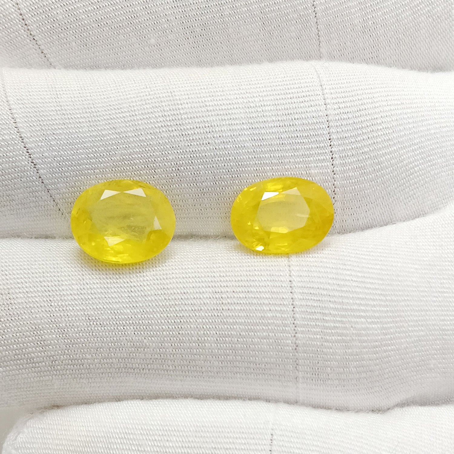 Natural Yellow Sapphire (Nigeria) (Heated) Oval Faceted (4.62 Cts. / 5 Ratti)