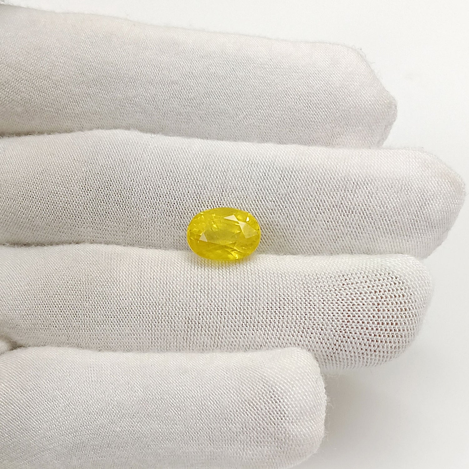 Natural Yellow Sapphire (Nigeria) (Heated) Oval Faceted (4.95 Cts. / 5.50 Ratti)
