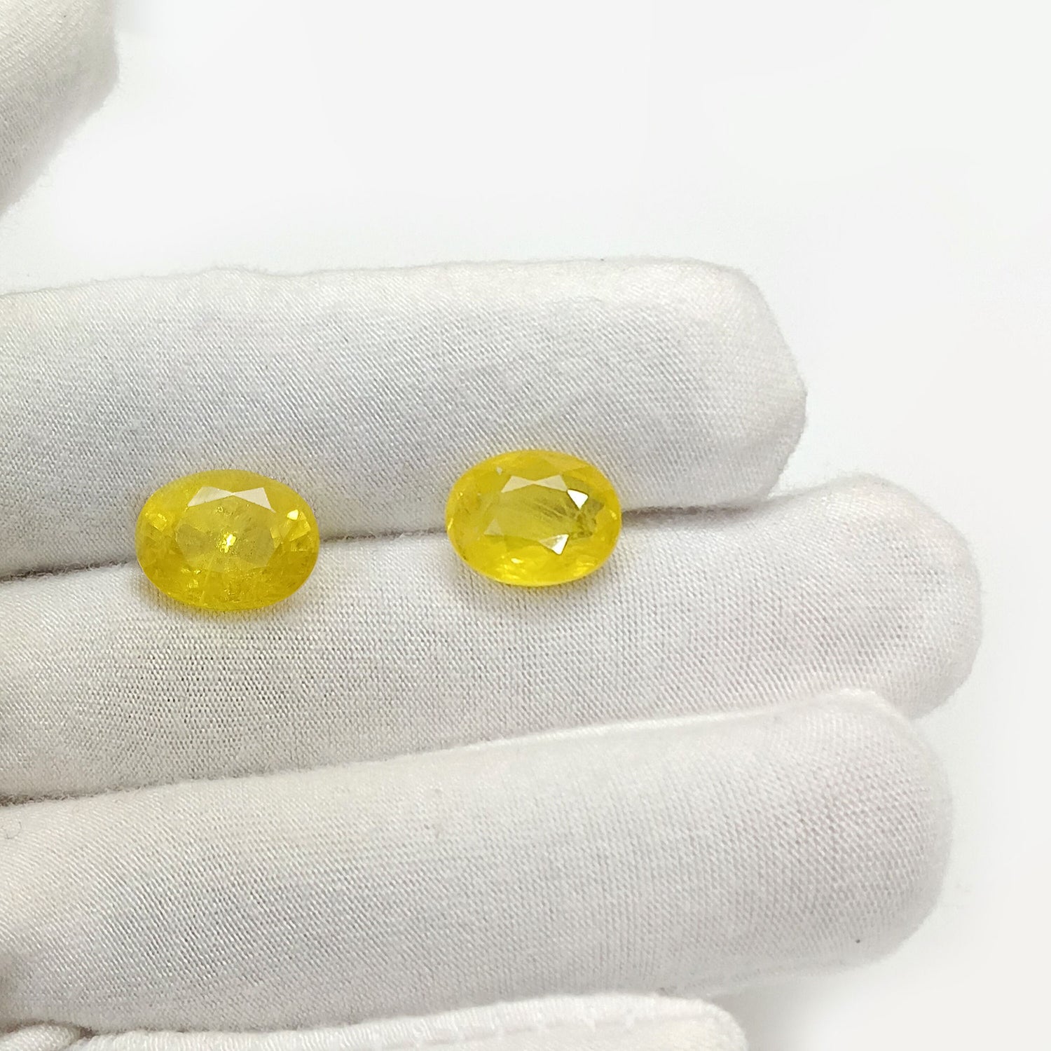 Natural Yellow Sapphire (Nigeria) (Heated) Oval Faceted (5.19 Cts. / 5.75 Ratti)